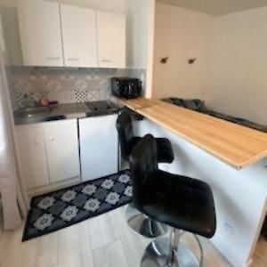 Apartmán Studio Tt Confort Neuf Et Equipe Noyon Exteriér fotografie